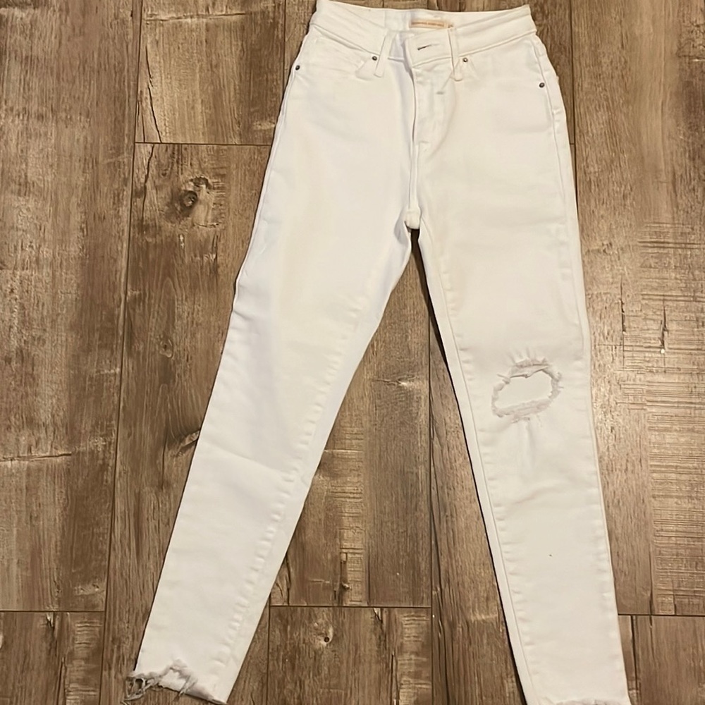 LEVIS HIGH RISE SKINNY WHITE